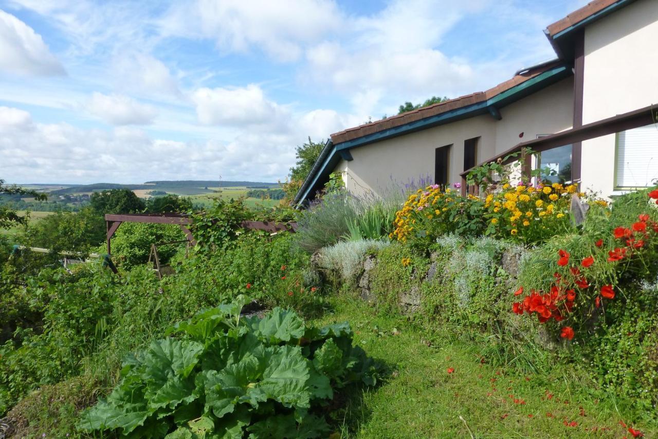 Les Chambres De La Ville Haute Dun-sur-Meuse Exterior photo